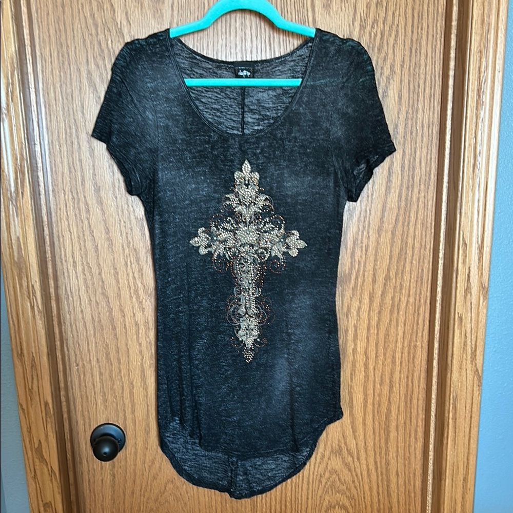 Sinful Gray Short Sleeve Graphic T-Shirt with Ornate Cross Design